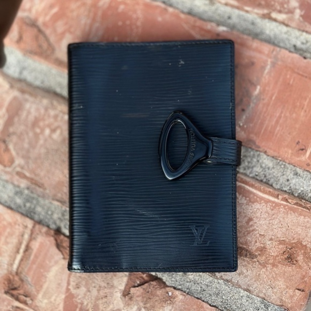 Authentic Louis Vuitton Agenda. Black